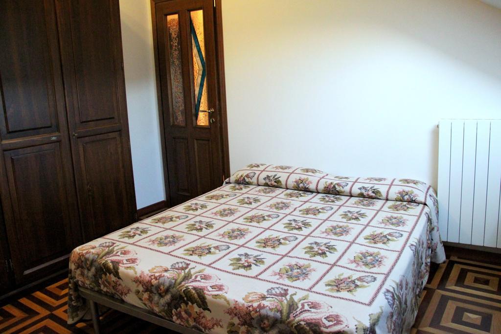 Appartement La Mansarda Di Legno à Turin Chambre photo